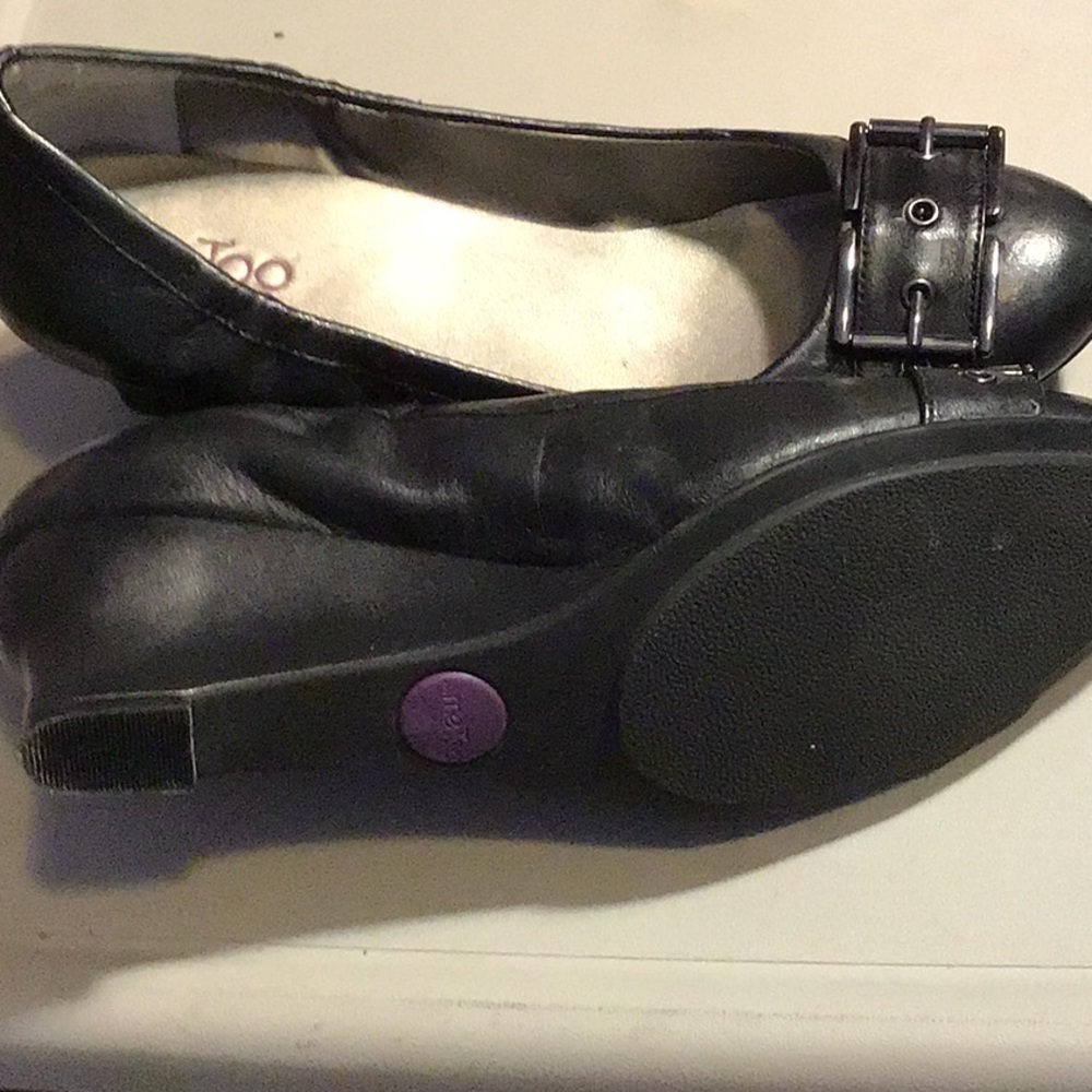ME TOO  wedge heeled slip on shoes sz 7 1/2M black